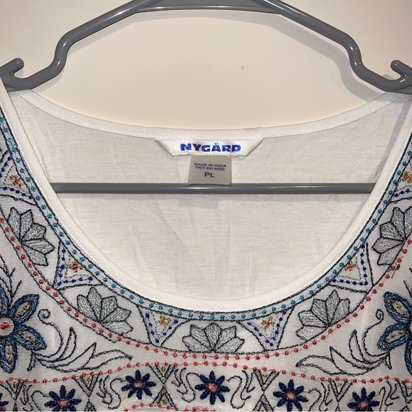 ๐4 for 25๐ Nygard | Sheer Lace Blouse - Picture 3 of 5